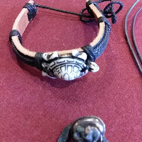 4 for $50 Black Leather Jewelry lot of Four Pieces Beaded Turtle Gold Silver - Picture 3 of 5